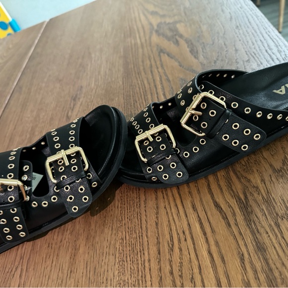 Sandals - Picture 4 of 5